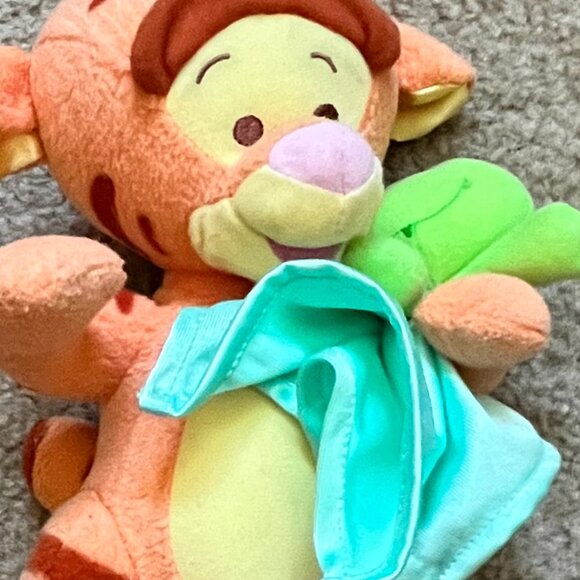 Disney Baby Tigger w/ Blanket & Frog Plush Stuffed Animal Fisher Price 2005 - Picture 3 of 5